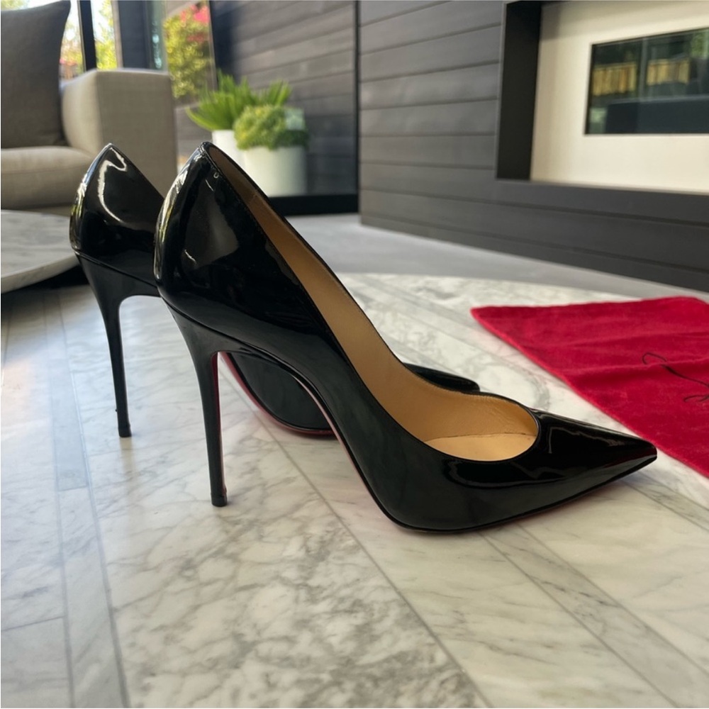 Christian Louboutin Décolleté 554 Pumps – 100mm Heel, Patent Leather in Black
